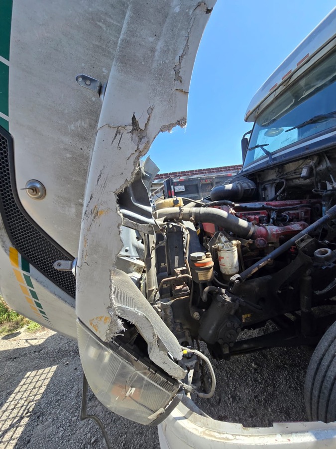 Semi tractor with a torn fiberglass fender before reconstruction
