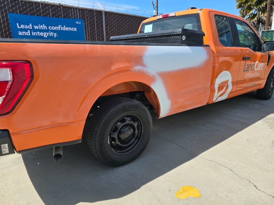 Pickup bed side in body filler and primer